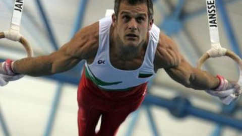 Йордан Йовчев не живее със семейството си