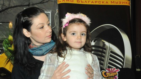 Вихра едва свързва двата края