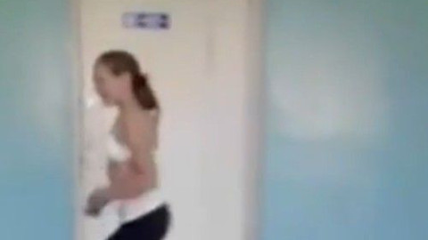 Потрес! 12-годишна скандализира нета