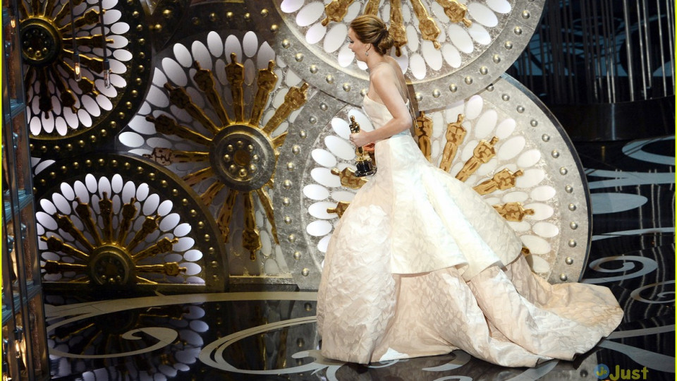 Вижте резила на Дженифър Лорънс на "Оскар" /видео/
