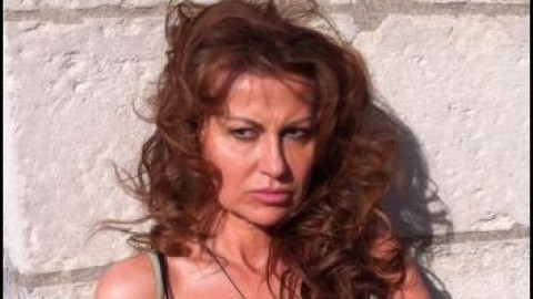 Неузнаваема! Вижте Илиана Раева без грим