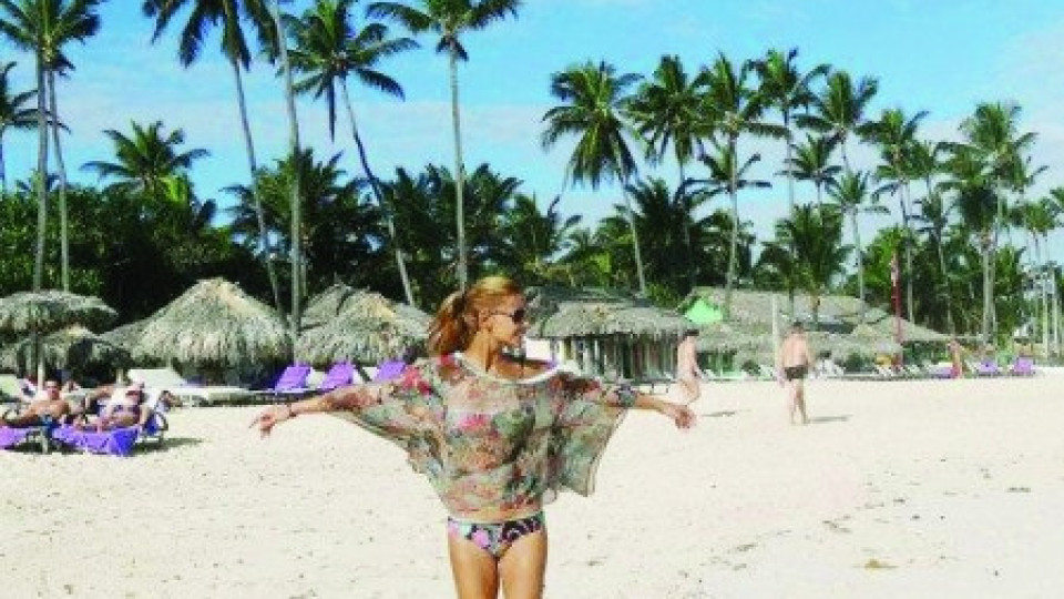 Анелия обра овациите на плажа в Гърция!