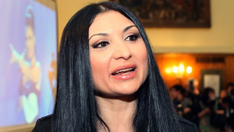 Софи Маринова търчи подир ди Каприо в Америка