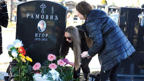 Фолк певица почете паметта на съпруга си!