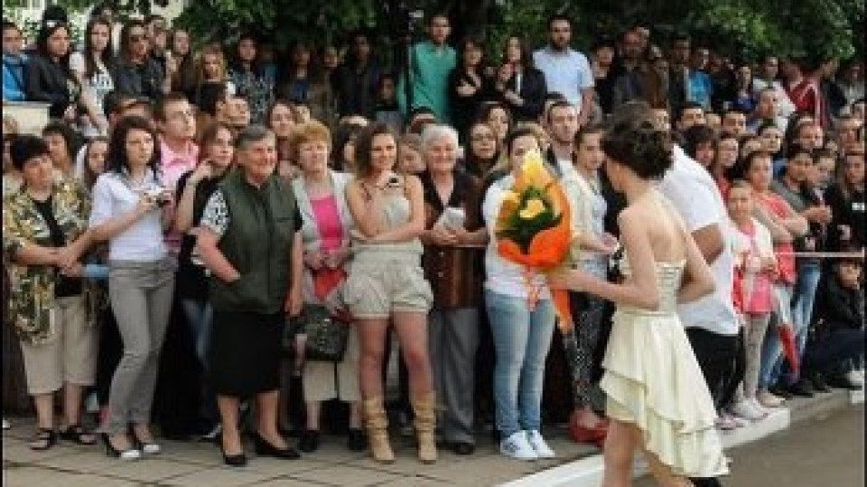  Абитуриенти 2014 засенчиха и звездите в Кан (Нови снимки)
