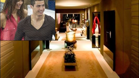 Кристиано Роналдо глези Ирина Шейк в супер палати 