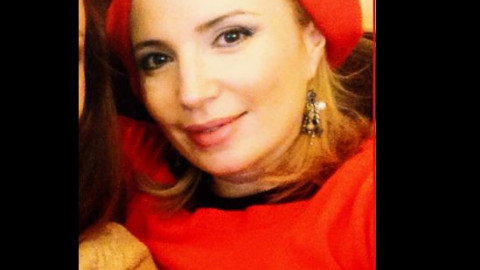 Бременната Ирина Тенчева грее в очакване на бебето (Нови снимки)