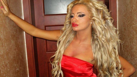 „Мис Пепеляшка”: Габриела Радославова отива на село да рине обори
