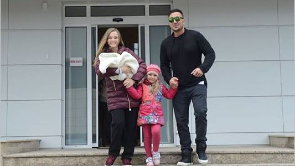 Ето го Александър на Коцето и Надя (Нови снимки на щастливото семейство)