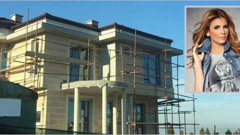 Анелия с палат за 500 бона (Първи снимки)