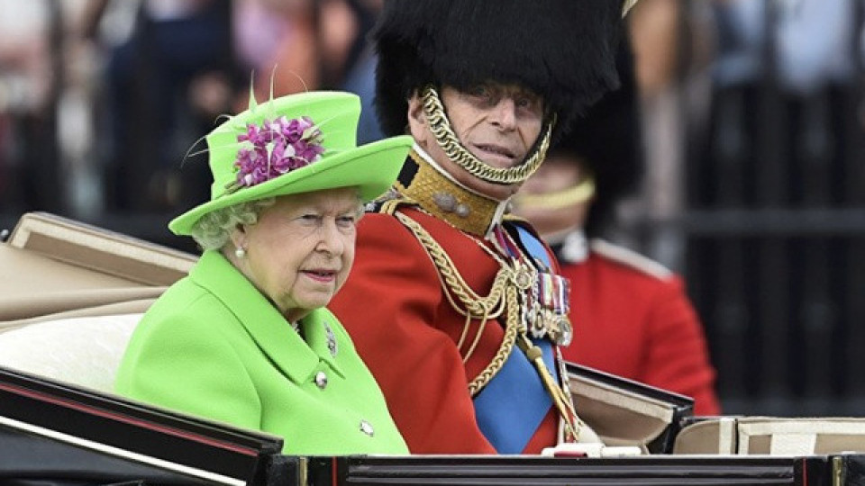 Хит в нета: Форумци побъркаха кралица Елизабет! (Супер смешни снимки)