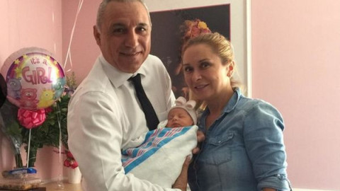 Христо Стоичков представи на света бебе Миа (Снимки)