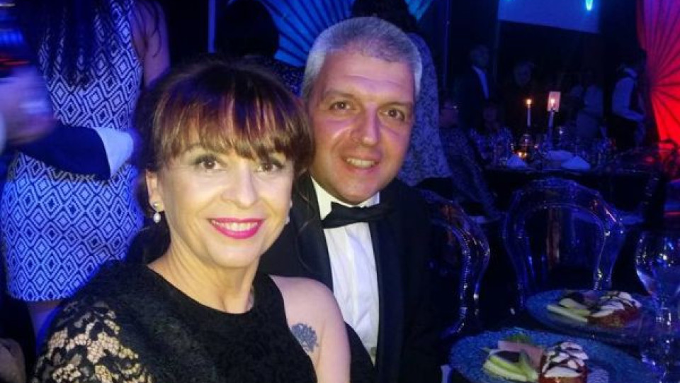 Брей! Миглена Ангелова и Антон Стефанов си спретнаха славно годежно парти! (Снимки)
