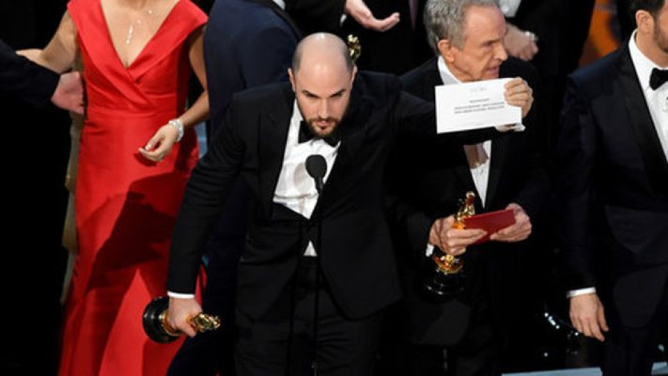 Резилът на Оскар 2017 не е първият гаф на наградите (Култови моменти, които искат да забравят)