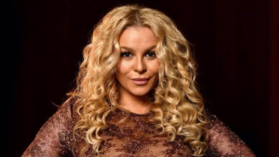 Шокова новина: Десислава бременна в петия месец! (Малката Кобра става татко на 21 години)