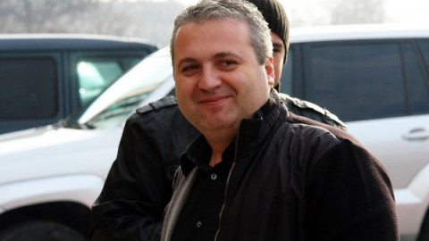 Емилия е отмъстена: Коко Динев пак е сам! (Защо би шута на новата?)