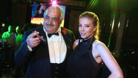 Кръсника сваля Емилия
