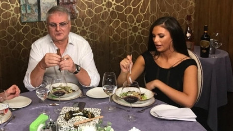 Ицо Стоте манекенки си избра булка