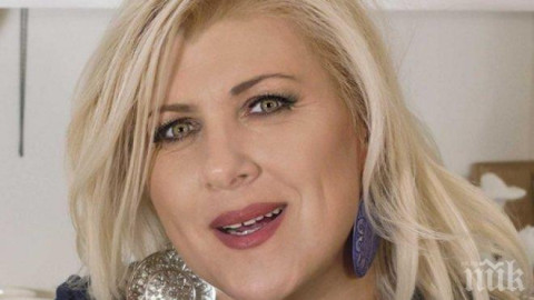 Албена Михова забърса млад жребец: Актрисата е лудо влюбена!