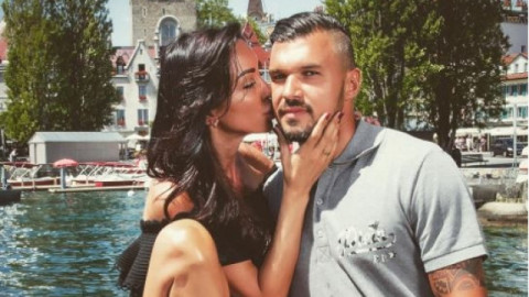 Валери Божинов шляпа Дъртото коте на плажа