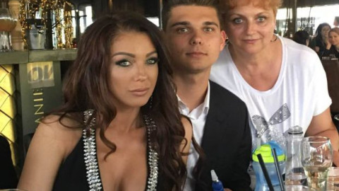 Емануела изпрати абитуриент: Синът й спокойно пафка пред нея! (МНОГО СНИМКИ)
