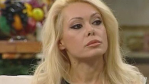 Албена Вулева пак е сама