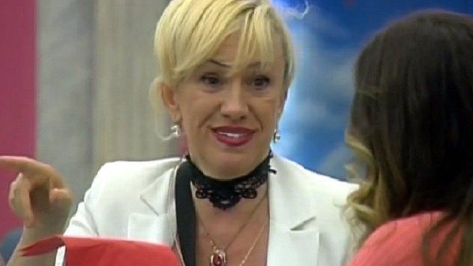Сашка Васева купонясва на морето