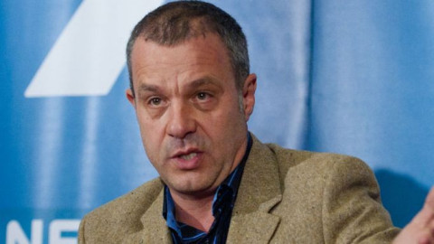 Емил Кошлуков шашна: Тия сигурни ли са, че продават хапчета за настинка! (Виж още)
