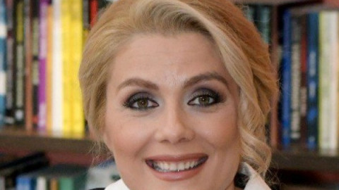 Венета Райкова отвръща на ударите! (Водещата с нов роман срещу завистниците)