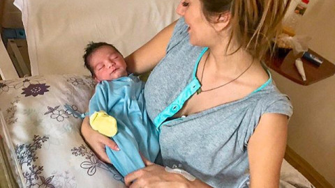 Александра Петканова и Габриел бяха изписани от болницата (Нови снимки на бебето)