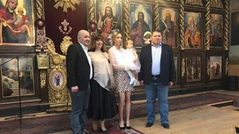 Годжи кръсти дъщеря си и заживя в провинцията