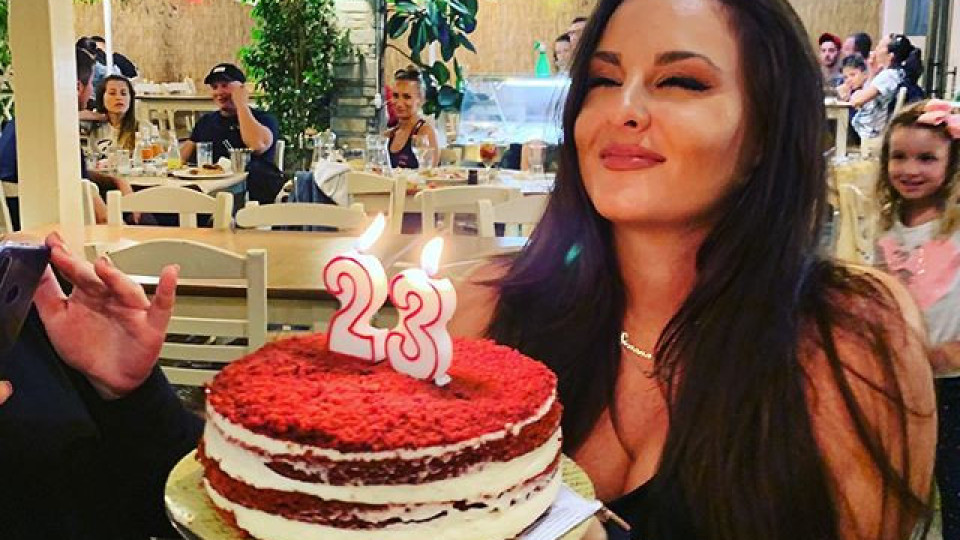 Симона Загорова с рожден ден в Гърция (Вижте как посрещна празника си)