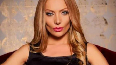 Русата Златка спи във фризьорския салон