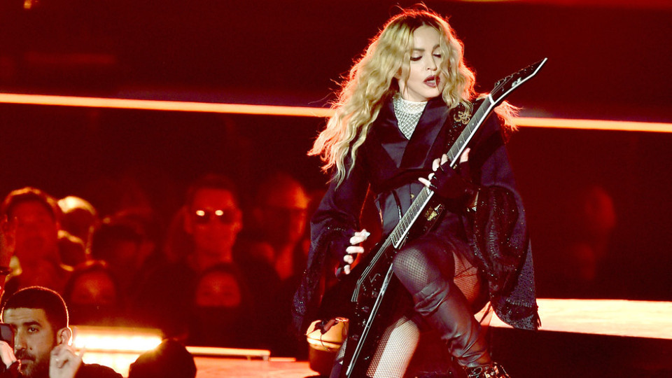 Какво се случва с Мадона? Певицата сериозно закъса със здравето