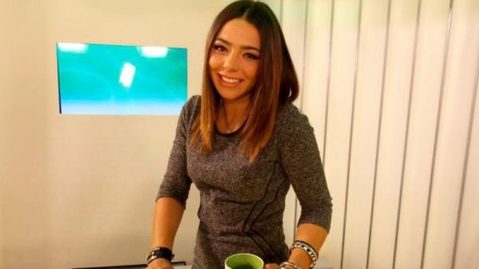Красивата Карина Караньотова хваната в крачка