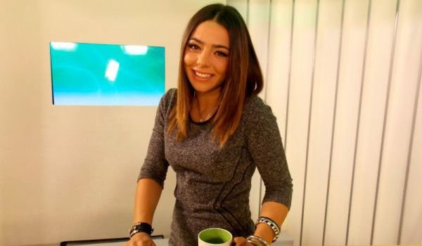 Красивата Карина Караньотова хваната в крачка