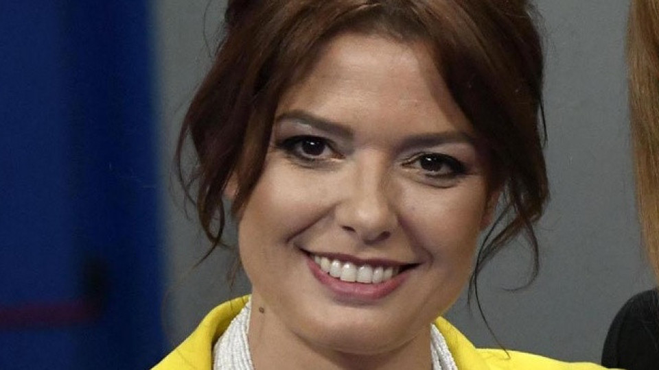 Алекс Сърчаджиева излиза с млад колега