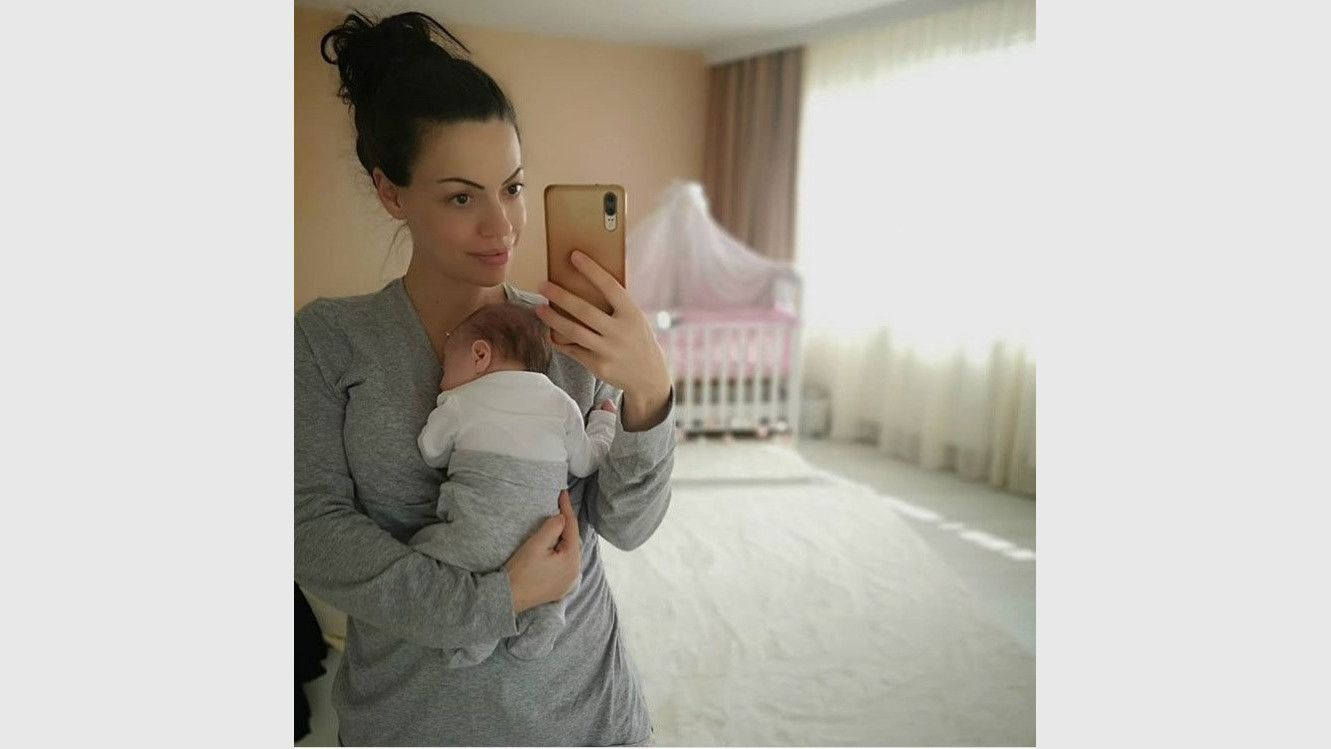 Славея Сиракова си спря кърмата
