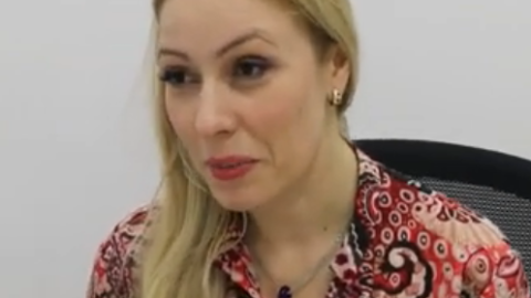 Деси Бакърджиева роди тайно (Вижте повече)