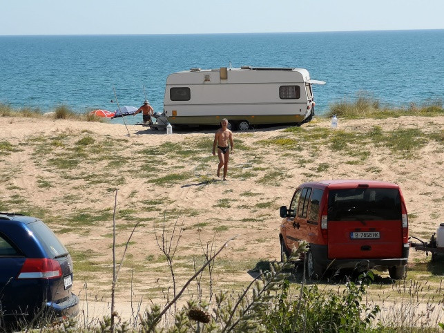 Between the wildness on the beaches and the ecology of interests - Снимка 4