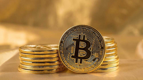 По-добрата инвестиция по време на криза: Злато или биткойн?
