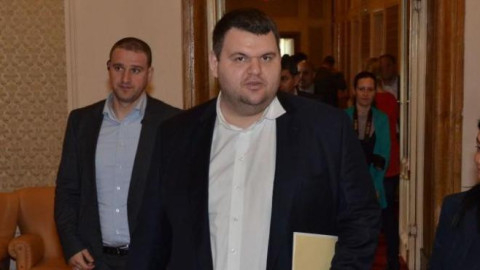 За 1 юни: Здраве и щастливо детство пожела Делян Пеевски на българчетата!