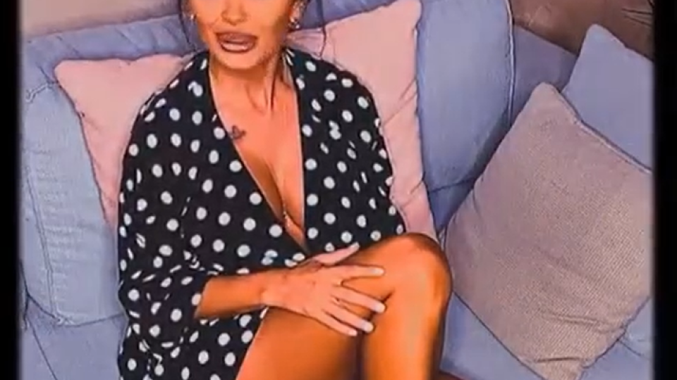 Защо Мария спира да пее? (Вижте тук)