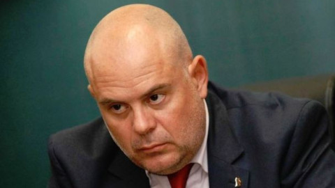 Иван Гешев връчи актовете за встъпване в длъжност на двама нови служители!