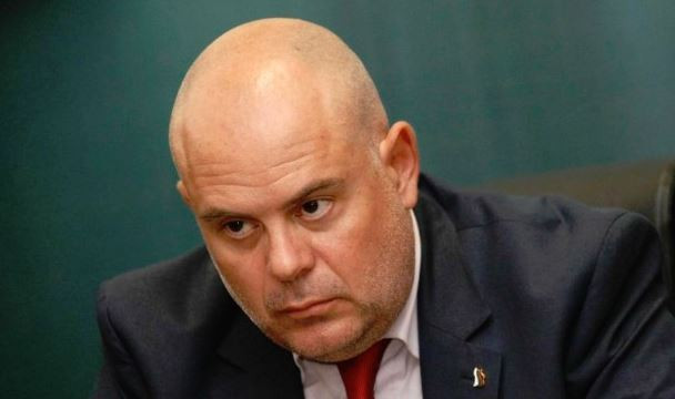 Иван Гешев връчи актовете за встъпване в длъжност на двама нови служители!
