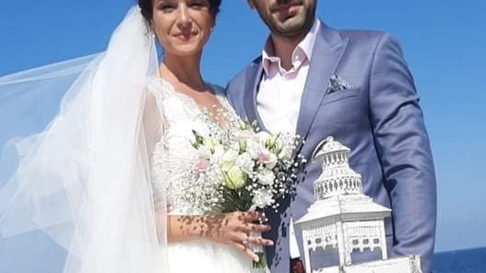 Алекс Кръстева се омъжи за втори път на морето