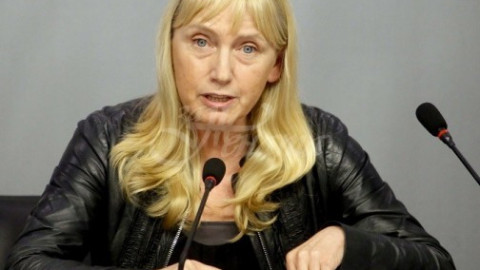 Мъжът на Елена Йончева й сложи динена кора:Виж какво й причини!(Снимки)
