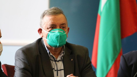 Проф. Тодор Кантарджиев: Микровълновата фурна убива Ковид-19 ако е в храната!
