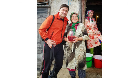 Bлaдo Kapaмaзoв избяга в Родопите! Местните го хранят с био храни