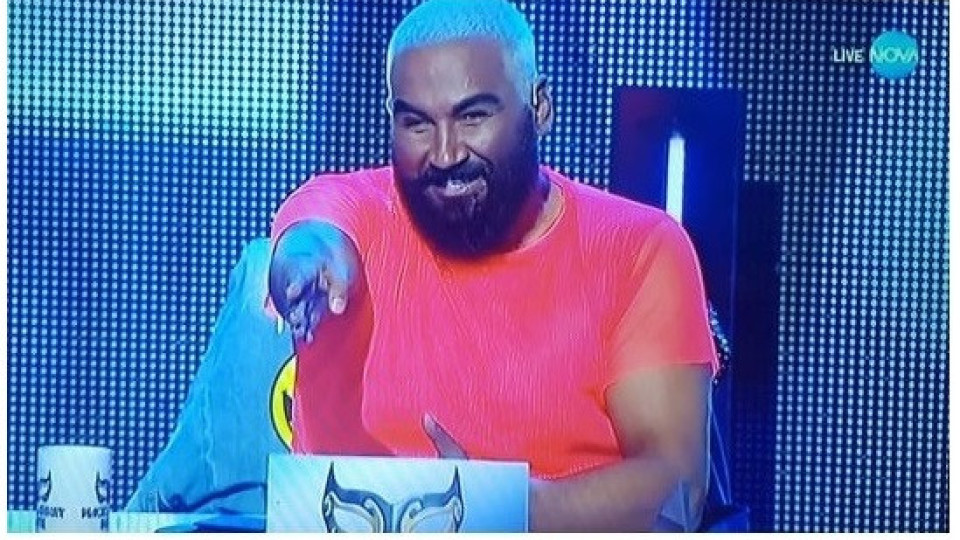 Азис пак се сравни с Мадона